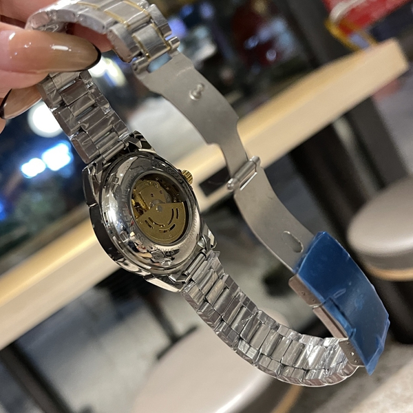 ブランド時計角部分ディテール